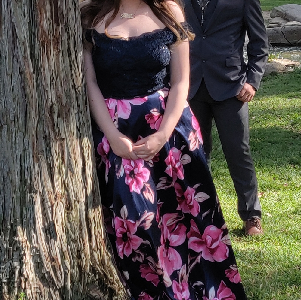 Dress - Picture 4 of 4
